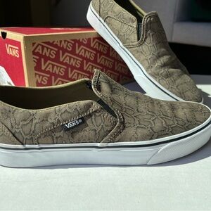 Vans Snake Print Slip-On Sneakers. 9.5W